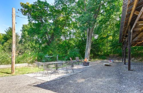 Delta House | Pet-Friendly Delta Cabin with Private Hot Tub!