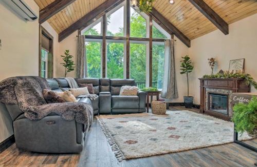 Delta House | Pet-Friendly Delta Cabin with Private Hot Tub!