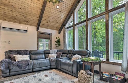 Delta House | Pet-Friendly Delta Cabin with Private Hot Tub!
