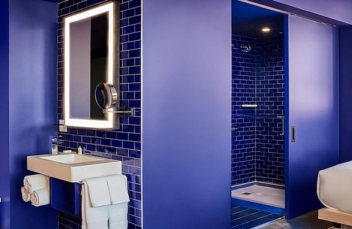 Washington Heights Hotel | Pet-Friendly Deluxe Queen Rooms at Radio Hotel, Minutes to Fort Tryon Park!