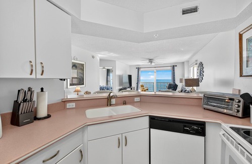 Seawinds Condo Condo | Pet friendly, direct oceanfront corner 2/2 with spacious balcony and heated beachfront pool