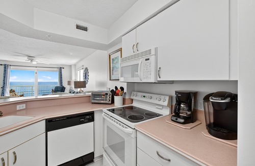 Seawinds Condo Condo | Pet friendly, direct oceanfront corner 2/2 with spacious balcony and heated beachfront pool