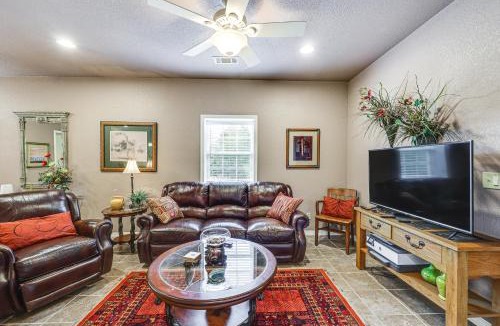 Russellville House | Pet-Friendly Dover Cottage w/Deck + Mtn Views!