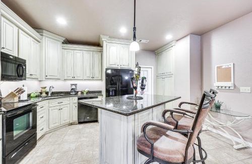 Russellville House | Pet-Friendly Dover Cottage w/Deck + Mtn Views!
