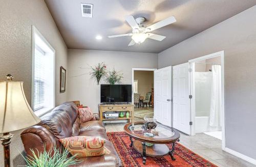 Russellville House | Pet-Friendly Dover Cottage w/Deck + Mtn Views!
