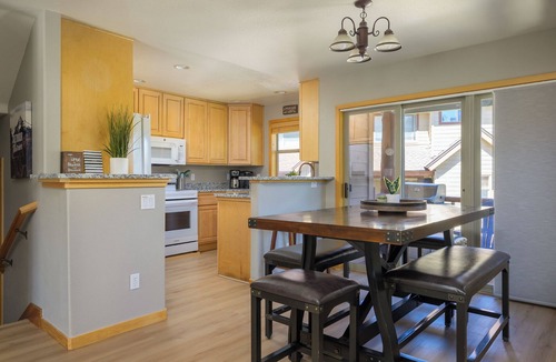 Winter Park House | ☀ Pet Friendly Downtown Townhome | Near Shops, Skiing, Dining & Park | Hot Tub