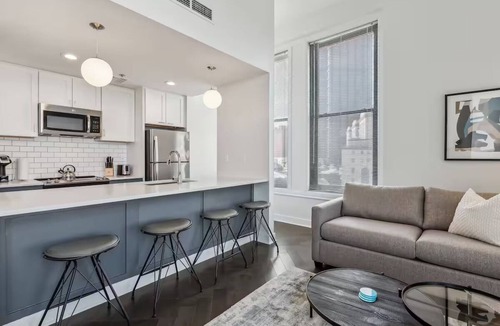 Downtown Pittsburgh Hotel | Pet-Friendly Downtown | Kitchen & Laundry | Walk to Point State Park