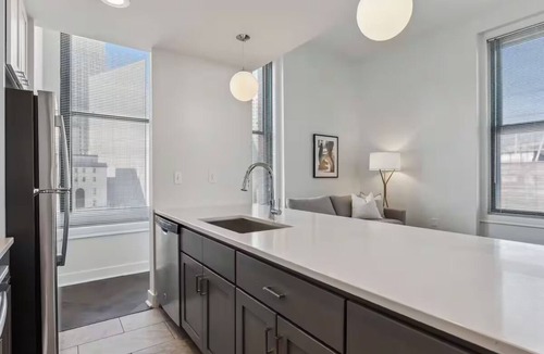 Downtown Pittsburgh Hotel | Pet-Friendly Downtown | Kitchen & Laundry | Walk to Point State Park