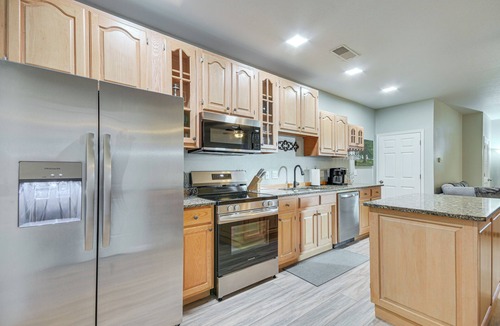 Fulton Apartment | Pet-friendly Downtown Fulton Apt w/Smart TV!