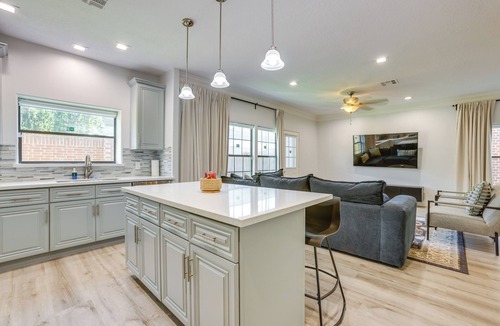 Greater Fondren Southwest Condo | Pet-Friendly Duplex Unit in Southwest Houston
