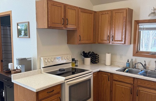 Pickett House | Pet Friendly EAA Rental