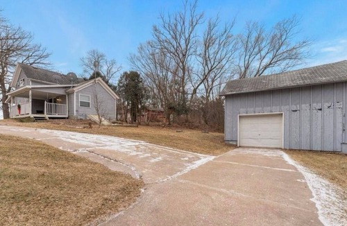 Pickett House | Pet Friendly EAA Rental