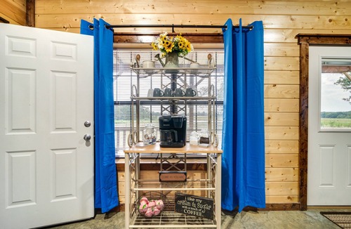 Golden House | Pet-Friendly Eagletown Home ~ 3 Mi to Kayaking!
