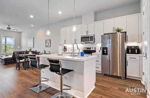 East MLK Apartment | Pet-Friendly East ATX w/Gym, Work Desk & Parking