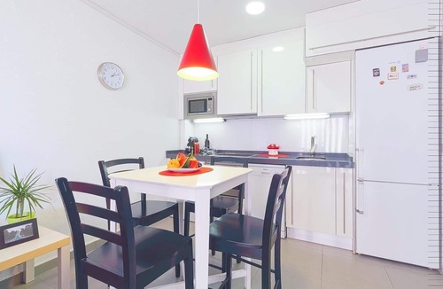El Moncayo Apartment | Pet-Friendly Apartment 'Seaview Modern Beach' with Sea View