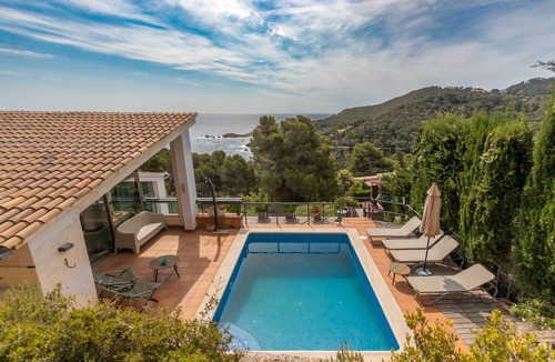 Sa Tuna Villa | Pet-Friendly 'Espectacular Villa en Begur' with Sea View, Pool & Wi-Fi
