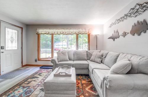 Pymatuning Central House | Pet-Friendly Espyville Home w/Yard & Fire Pit!