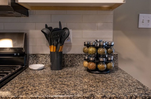 Inman House | Pet Friendly Extended Stay with Fire Pit and Patio