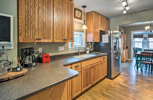 Delavan Lake House | Pet-Friendly Extended Stay Walk to Delavan Lake