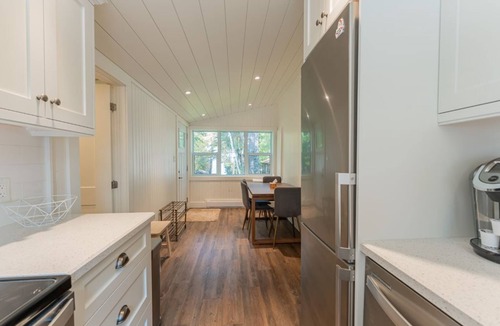 Port Sydney Cabin | Pet Friendly Fall Getaway Waterfront