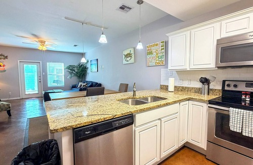 Corpus Christi House | Pet-Friendly Family Getaway | Heated Pool & Playground