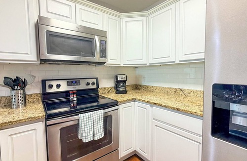 Corpus Christi House | Pet-Friendly Family Getaway | Heated Pool & Playground