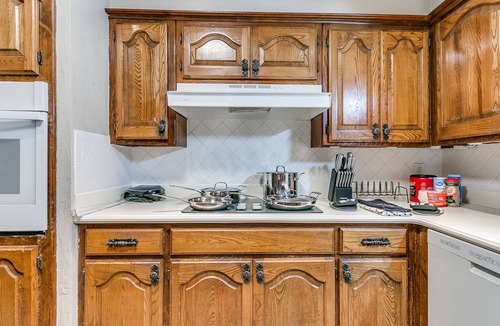 South Oklahoma City House | Pet Friendly Family-sized home with Private Pool & Game Room!