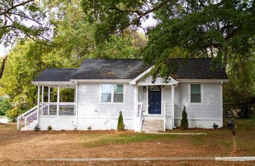 Southwest Raleigh House | Pet Friendly Family Home Steps to Raleigh Greenway
