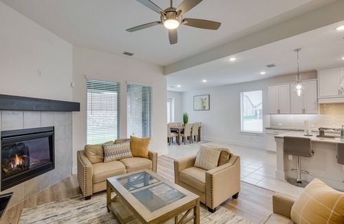 Fate House | Pet-Friendly Fate Home w/Yard & Fireplace!