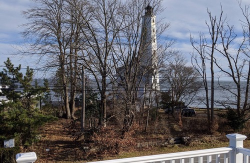 New London House | Pet Friendly Fenced Yard Private Beach View Harbor Lighthouse