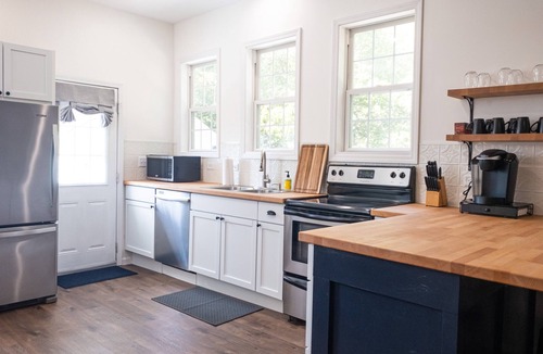 Pacific House | Pet Friendly - Fenced Yard - No Cleaning Fee