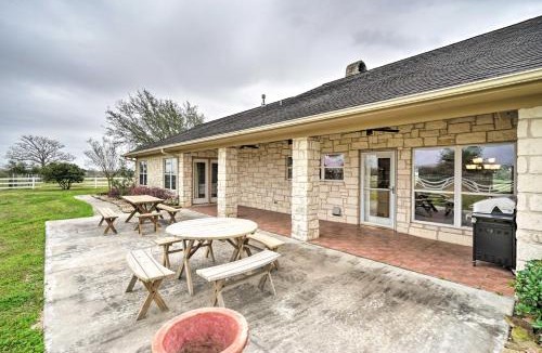 Moulton House | Pet-Friendly Flatonia House w/Patio & Gazebo!