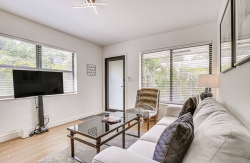 Oakland Park Apartment | Pet-Friendly Florida Abode w/ Patio, Near Beaches!