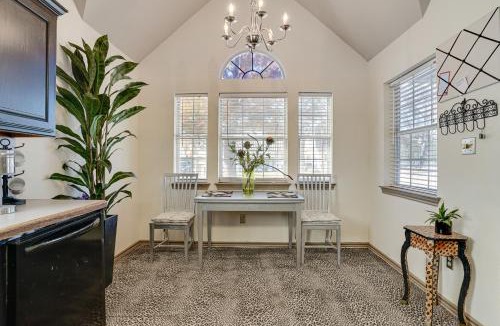 Handley House | Pet-Friendly Fort Worth Home: 8 Mi to AT&T Stadium