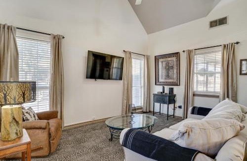Handley House | Pet-Friendly Fort Worth Home: 8 Mi to AT&T Stadium