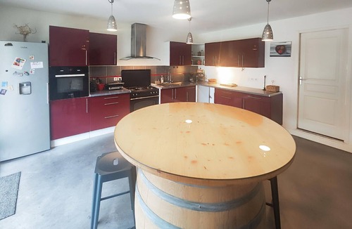 Causses-et-Veyran House | Pet friendly home in Causses et Veyran with WiFi