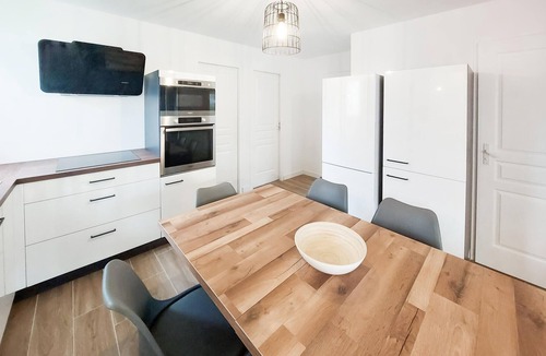 La Plaine-sur-Mer House | Pet friendly home in La Plaine Sur Mer with WiFi