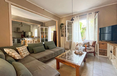 Pont-Saint-Esprit House | Pet friendly home in Pont-Saint-Esprit