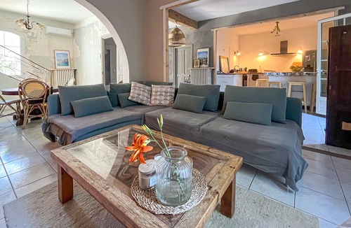 Pont-Saint-Esprit House | Pet friendly home in Pont-Saint-Esprit
