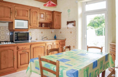 Tredrez-Locquemeau House | Pet friendly home in Tredrez-Locquemeau