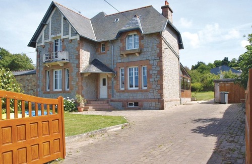 Tredrez-Locquemeau House | Pet friendly home in Tredrez-Locquemeau