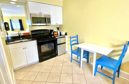 Atlantic Beach Hotel | Pet-friendly, Full Kitchen - 3 Blocks to Beach! Unit 403