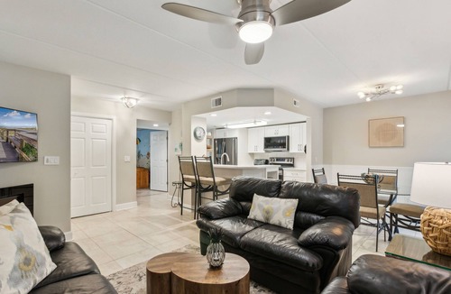 Amelia City House | Pet Friendly | Ground Floor Sailmaker Villa | Pool View
