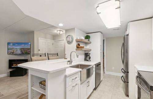 Amelia City House | Pet Friendly | Ground Floor Sailmaker Villa | Pool View