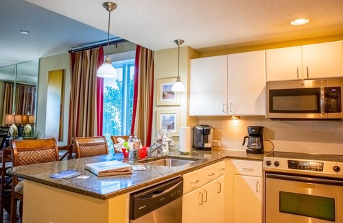 Panama City Beach Hotel | PET-FRIENDLY @ GRAND PANAMA. WALK OFF PATIO DIRECT TO BEACH, POOL AND BBQ GRILLS
