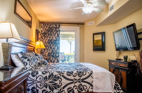 Panama City Beach Hotel | PET-FRIENDLY @ GRAND PANAMA. WALK OFF PATIO DIRECT TO BEACH, POOL AND BBQ GRILLS