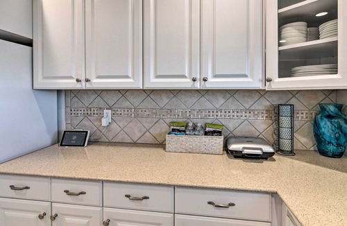 Indian Beach House | Pet-Friendly Galveston Home - Walk to Beach!