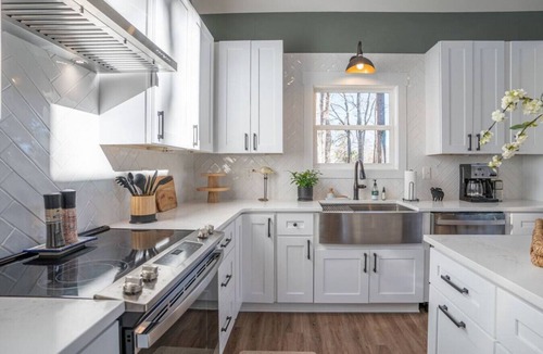 Eatonton Cabin | Pet Friendly|Game Room|Kayaks|Dock|SUP|Fire Pit