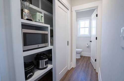 Eatonton Cabin | Pet Friendly|Game Room|Kayaks|Dock|SUP|Fire Pit