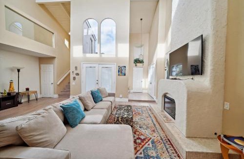 Corona del Mar House | Pet Friendly Gem Near the Beach and Shopping